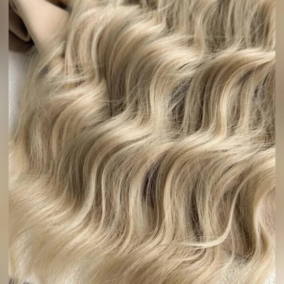 22 Inch Clip in Hair Extensions Light Blonde - Water Wave hair style - Picture 3 of 11